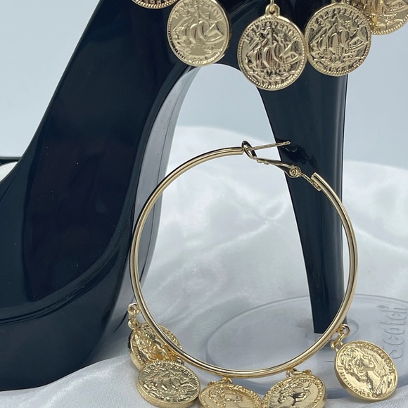 Gold Coin, Hoop Earrings, Gold Plated , Dainty Earrings - Picture 4 of 5